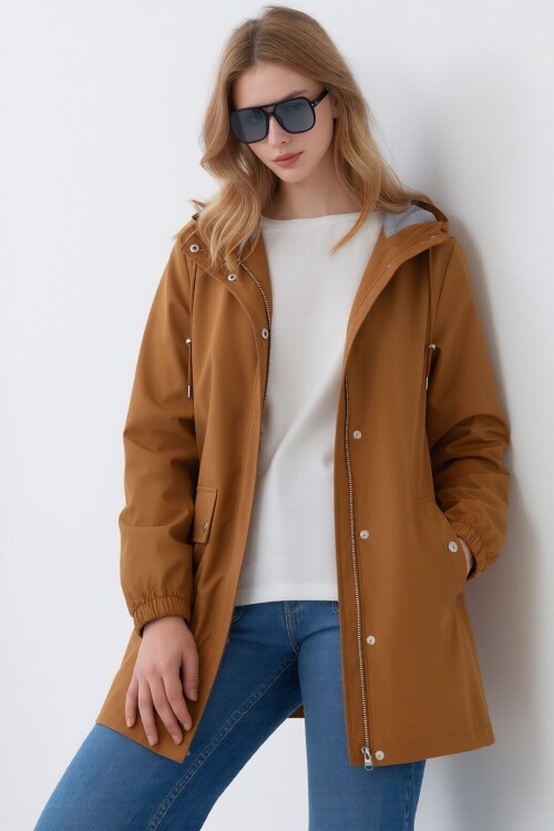 Taba Kapüşonlu Fermuarlı Çift Cepli Yağmurluk Ceket BCHNV-261269