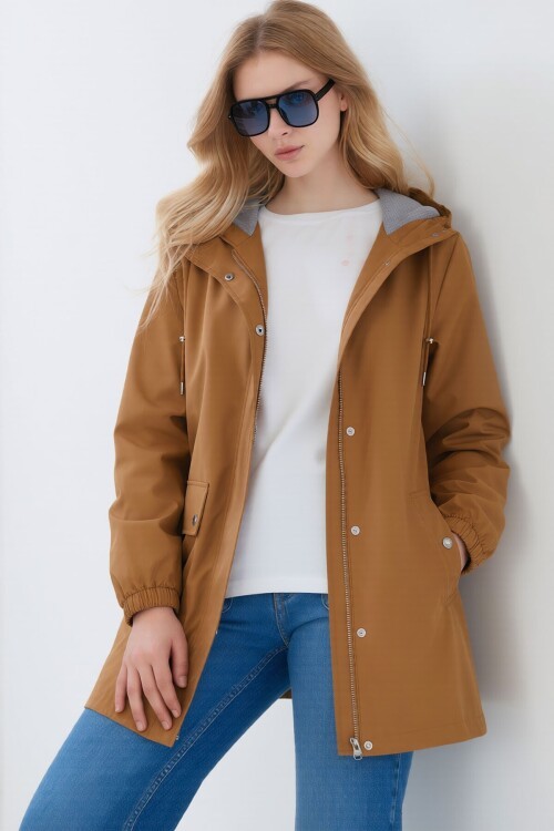 Taba Kapüşonlu Fermuarlı Çift Cepli Yağmurluk Ceket BCHNV-261269