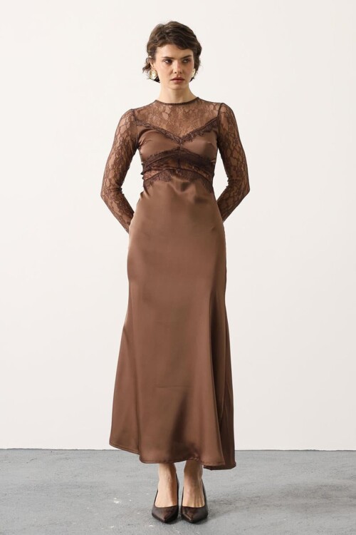 Tarçın Kahve Dantel Detaylı Fermuarlı Saten Maxi Boy Elbise BCRY-261278
