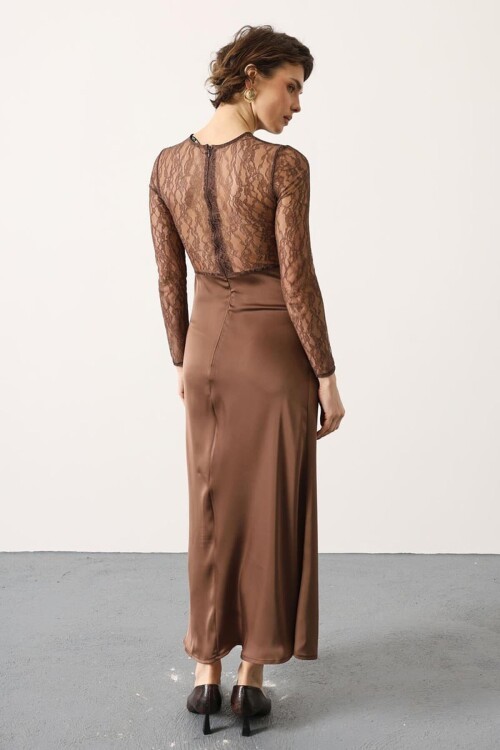 Tarçın Kahve Dantel Detaylı Fermuarlı Saten Maxi Boy Elbise BCRY-261278