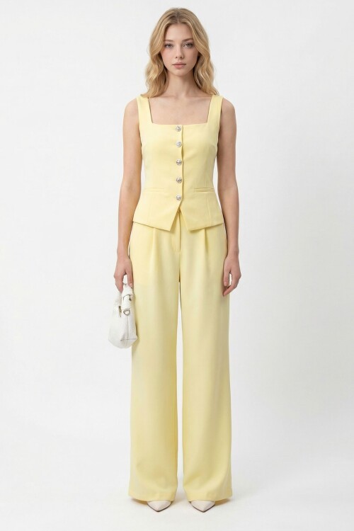 Tereyağ Sarısı Brit Detaylı Kare Yaka Crep Bluz Ve Pantolon Alt Üst Takım BCHN-2626844