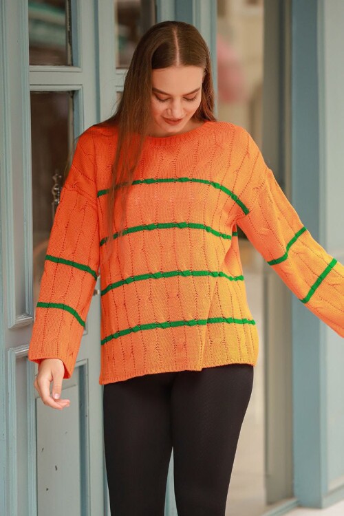 Turuncu Geniş Yaka Saç Örgü Motifli Çizgili Kışlık Triko Kazak BCES-253013