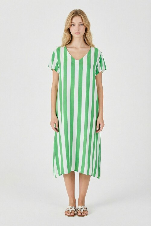 Yeşil V Yaka Kısa Kollu Rahat Kesim Elbise