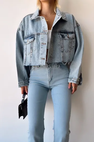 Buz Mavi Çift Cepli Lazer Kesim Yıkamalı Crop Denim Ceket