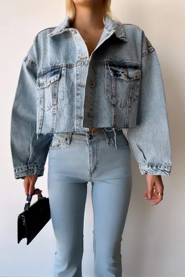 Buz Mavi Çift Cepli Lazer Kesim Yıkamalı Crop Denim Ceket