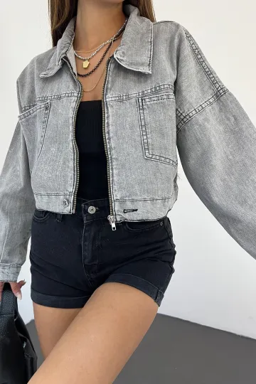 Gri Çift Cepli Fermuarlı Yıkamalı Crop Denim Ceket