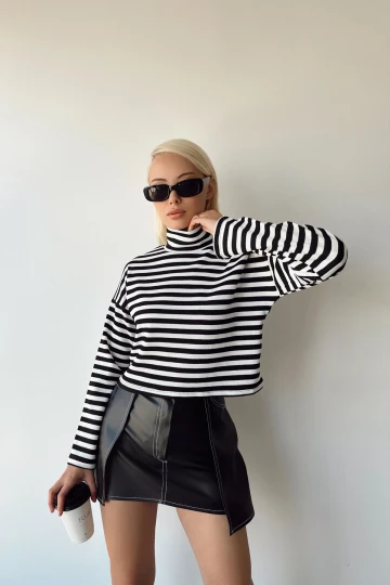 Siyah Beyaz Balıkçı Yaka Çizgi Desenli Örme Bluz