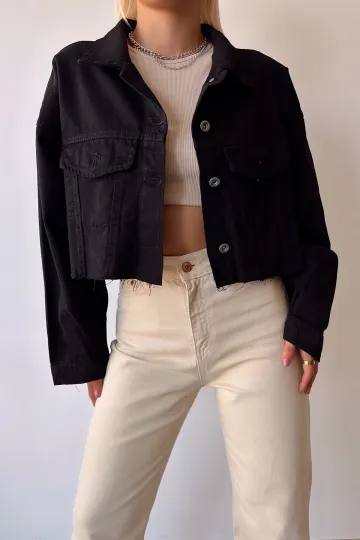 Siyah Çift Cepli Lazer Kesim Yıkamalı Crop Denim Ceket