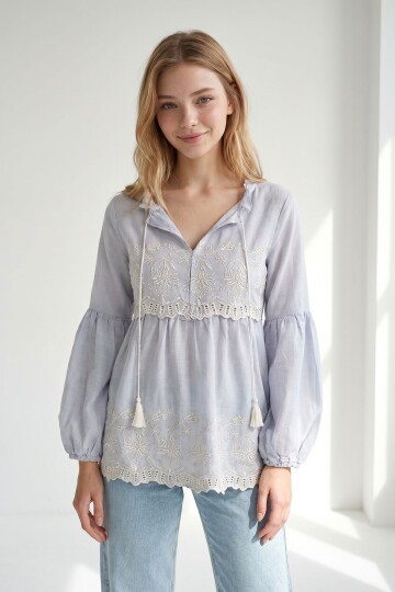 Bebe Mavi Önü Nakışlı Yakası Püsküllü Balon Kol Dokuma Bluz