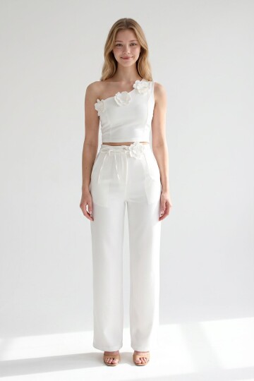 Beyaz Aksesuar Detaylı Bluz Ve Pantolon Dokuma Alt Üst Takım