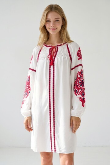 Beyaz Balon Kol Nakışlı Yazlık Midi Boy Elbise