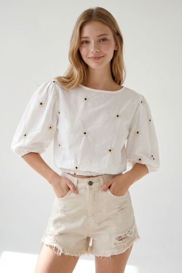 Beyaz Bisiklet Yaka Outcut Kesim Nakış İşlemeli Crop Keten Bluz