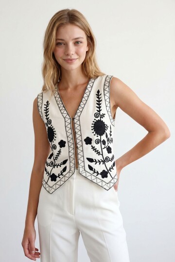 Beyaz Düğme Detaylı Nakış İşlemeli Keten Yelek