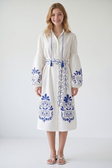 Beyaz Hakim Yaka Kemerli Çift Yırtmaçlı Keten Elbise