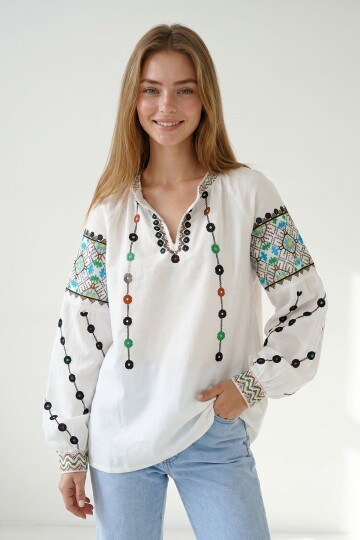 Beyaz Hakim Yaka Nakış İşlemeli Keten Bluz