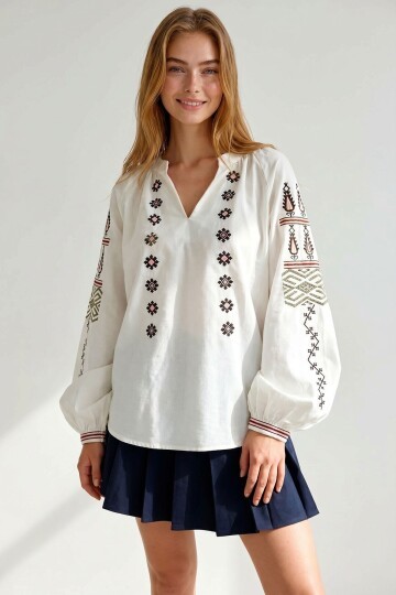 Beyaz Hakim Yaka Nakışlı Balon Kol Poplin Dokuma Bluz