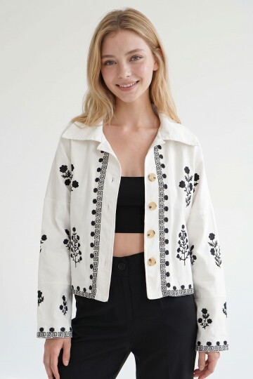Beyaz Nakış İşlemeli Keten Ceket