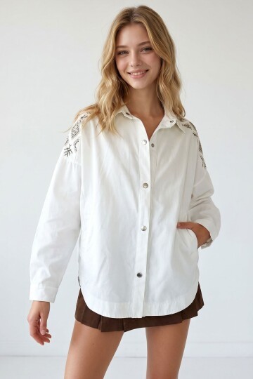 Ekru Çift Cepli Omuzları Ve Sırtı Nakışlı Çıtçıt Kapamalı Oversize Gabardin Ceket