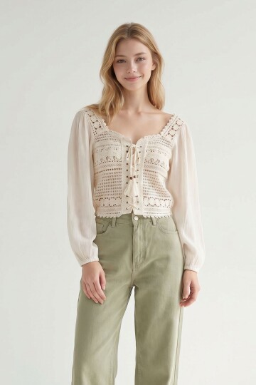 Ekru Kare Yaka Önü Bağlamalı Kroşata Dokuma Crop Bluz