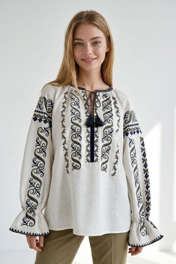 Ekru Nakış İşlemeli Bluz