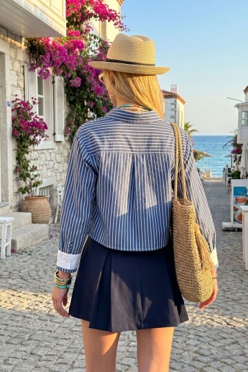 Lacivert Manşet Ve Cepleri Garnili Çizgili Oversize Crop Dokuma Gömlek