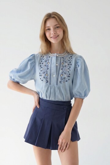 Mavi Bisiklet Düğme Detaylı Nakışlı Bluz