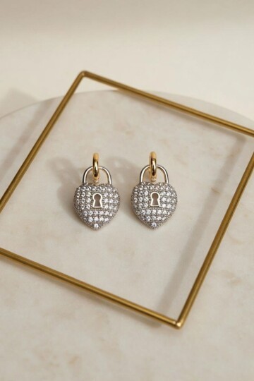 Silver Taşlı Kilit Minimal Küpe