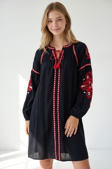 Siyah Balon Kol Nakışlı Yazlık Midi Boy Elbise