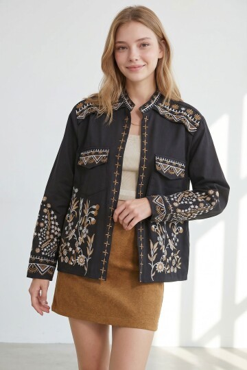 Siyah Çift Cepli Nakışlı Gabardin Ceket