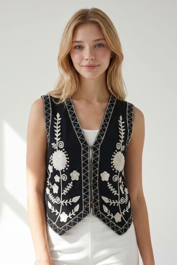 Siyah Düğme Detaylı Nakış İşlemeli Keten Yelek