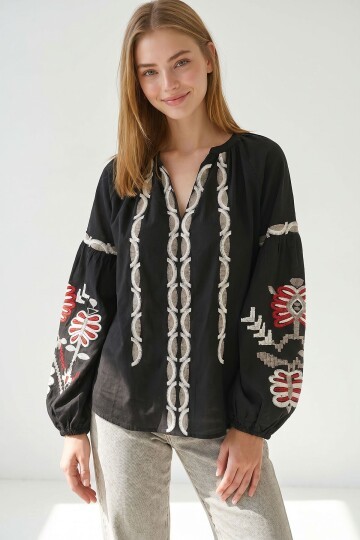 Siyah Hakim Yaka Nakışlı Dokuma Bluz