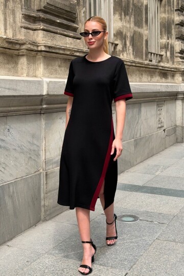 Siyah Şeritli Yırtmaç Detaylı Modal Kumaş Elbise