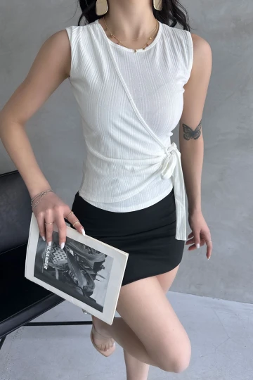 Beyaz Askılı Önü Kruvaze Bağlamalı Bluz BCDF-252180