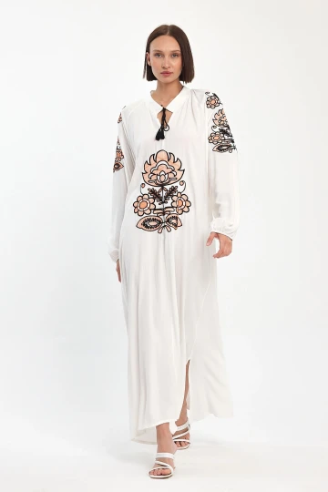 Maxi Boy Beyaz Bağcıklı Nakış İşlemeli Uzun Boy Dokuma Elbise BCVL-24940