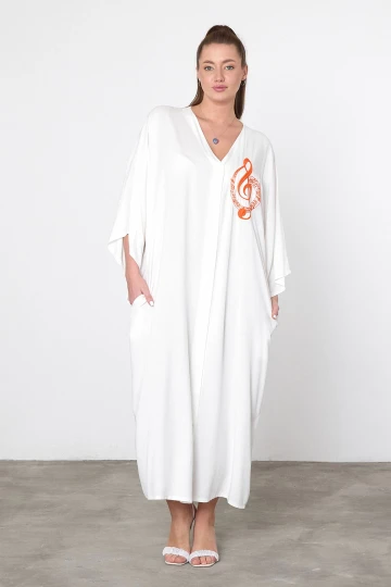 Maxi Boy Beyaz Nakış İşlemeli Dokuma Viscon Elbise BCVL-25V050
