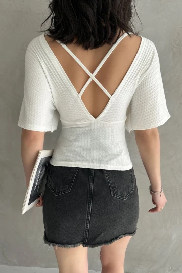 Beyaz V Yaka Sırtı Çapraz Bantlı Fitilli Bluz  BCDF-252177