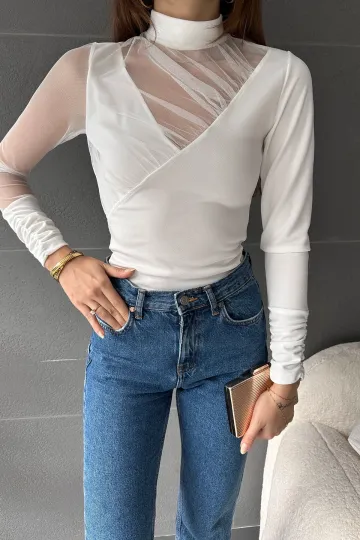 Beyaz Yarım Balıkçı Tül Detaylı Bluz