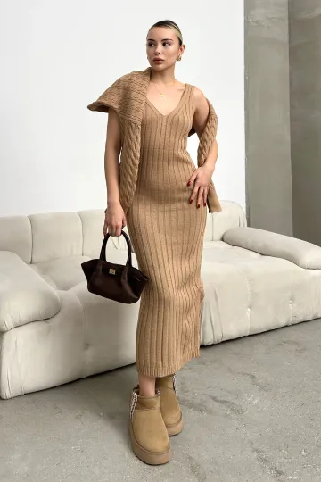 Bisküvi Boğazlı Örgü Motifli Crop Kazak Ve Triko Elbise Takım