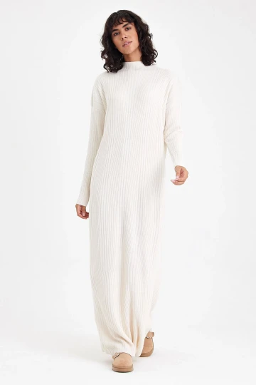 Ekru Dik Yaka Çizgi Desenli Maxi Boy Triko Elbise BCVL-T243139