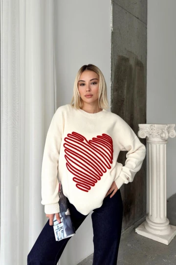 Ekru Süzene Kalp Nakış İşlemeli Oversize Kışlık Triko Kazak BCVL-T243161