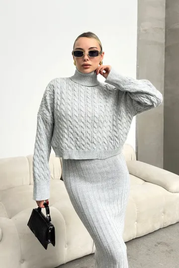 Gri Boğazlı Örgü Motifli Crop Kazak Ve Triko Elbise Takım