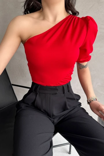 Kırmızı Tek Omuz Prenses Kol Crep Bluz BCDF-252159