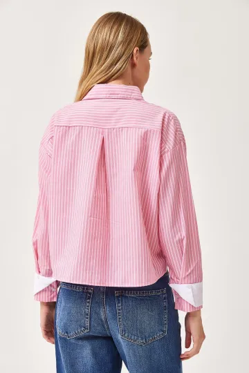 Pembe Manşet Ve Cepleri Garnili Çizgili Oversize Crop Dokuma Gömlek