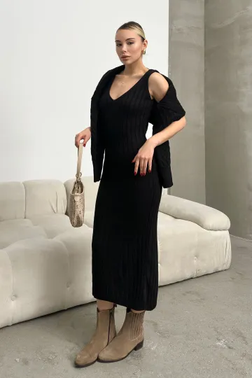 Siyah Boğazlı Örgü Motifli Crop Kazak Ve Triko Elbise Takım