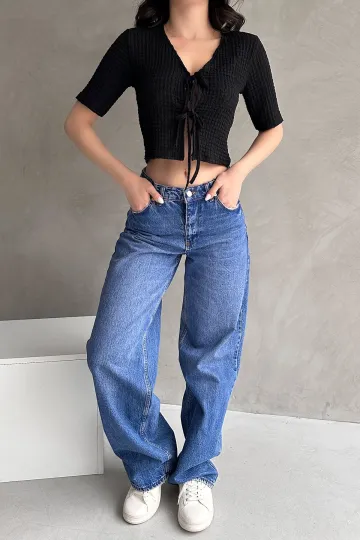 Siyah V Yaka Önü Bağlamalı Gofre Crop Bluz