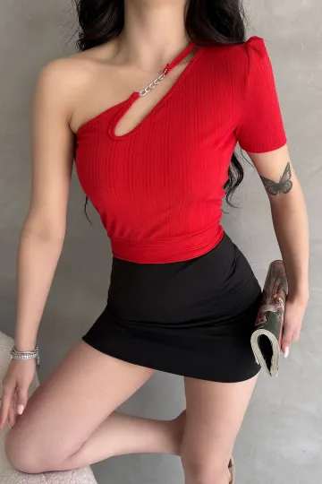 Kırmızı Tek Omuz Zincir Detaylı Crop Bluz