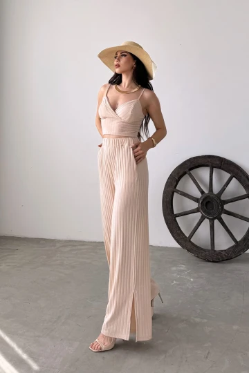 Krem İp Askılı Crop Bluz Ve Yırtmaç Detaylı Pantolon İkili Takım BCDF-251084