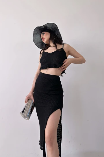 Siyah Fırfır Detaylı Crop Bluz Ve Etek Triko İkili Takım BCDF-241082