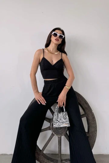 Siyah İp Askılı Crop Bluz Ve Yırtmaç Detaylı Pantolon İkili Takım BCDF-251084