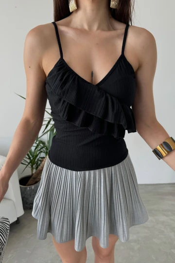 Siyah İp Askılı Volan Detaylı Bluz BCDF-251089